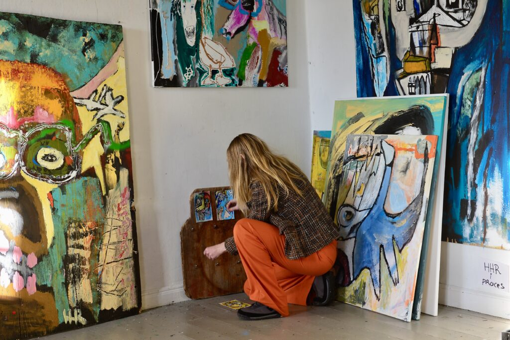Hedda i studioet Louise Thygesen